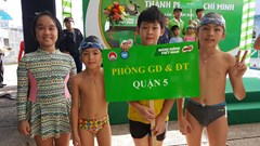 Tranh tài tại Festival Bơi Lội Học Sinh TP.HCM năm học 2017 - 2018.